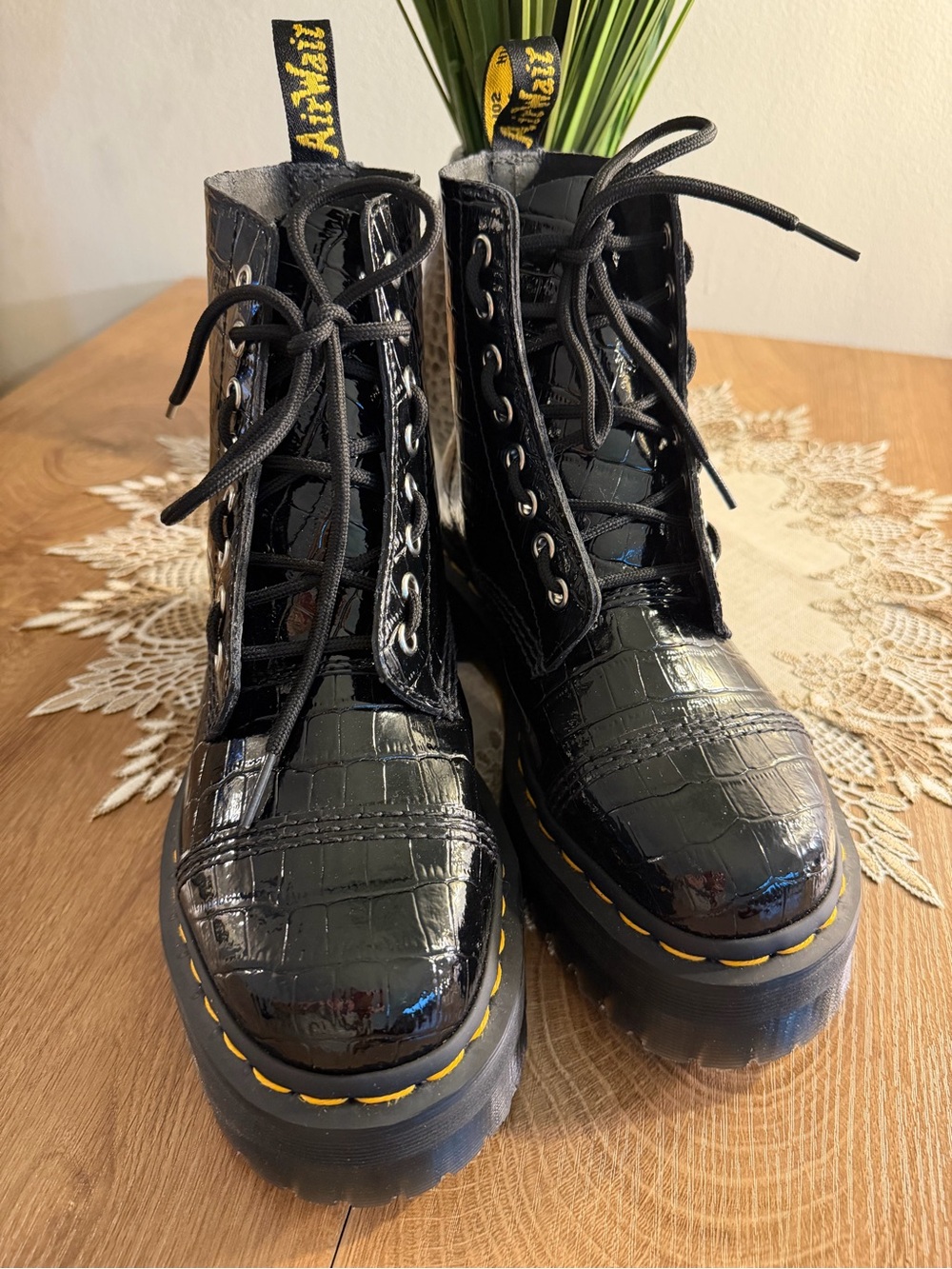 Women’s Dr Martens Platform Patent Leather Black Croc Lace Up Boots Size 7 NWOB - Picture 8 of 10